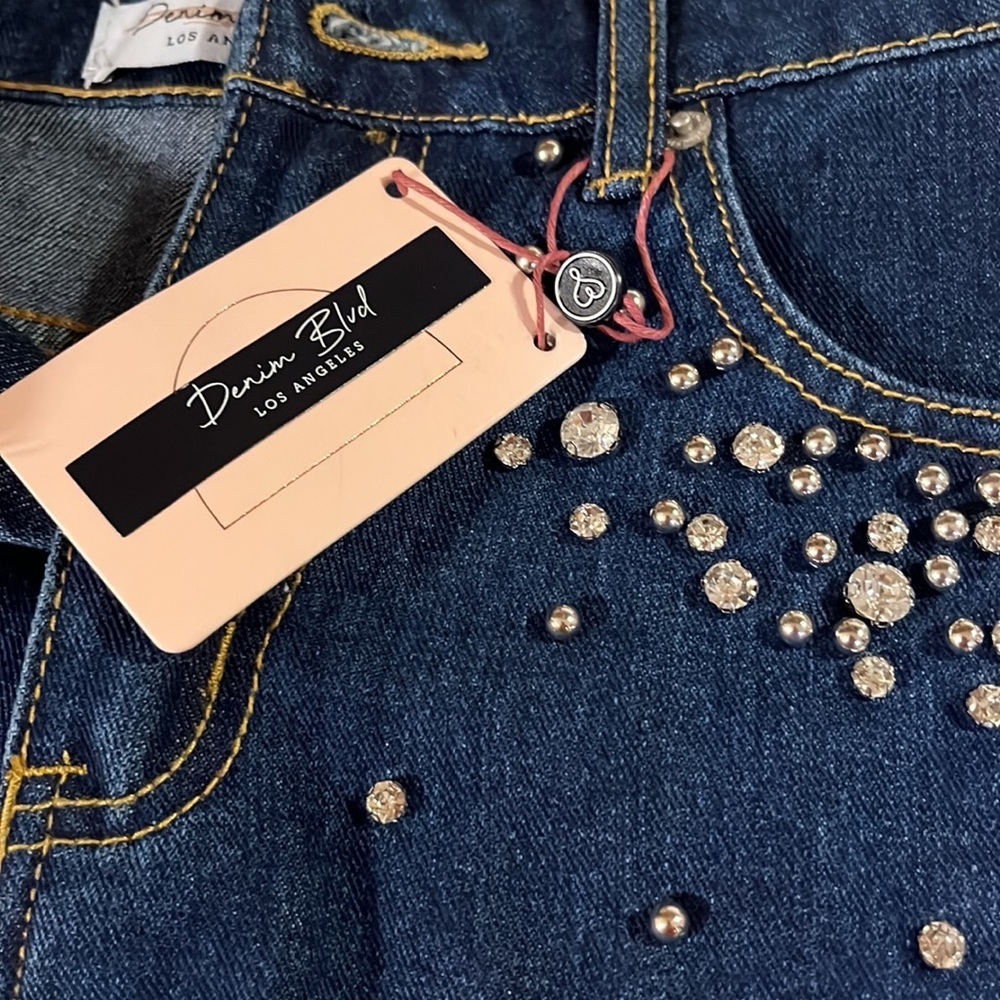 Distressed cutoffs with rhinestones NWT - Picture 6 of 7
